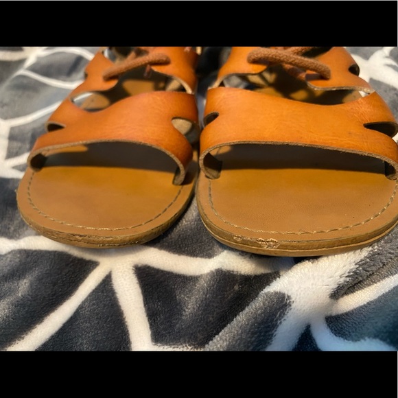 GAP Lace Up Gladiator Cage Sandals - Picture 5 of 7